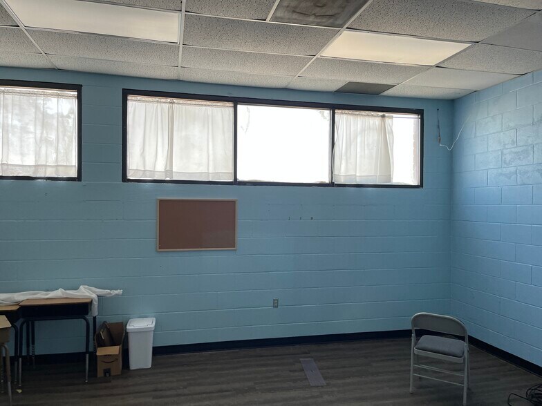 More Photos Of 6612 Arlington Expy, Jacksonville Schools For Lease
