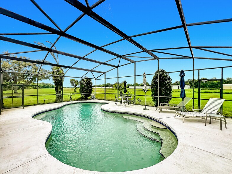 More Photos Of 7001 W Jones Ave, Mount Dora Airplane Hangar For Sale