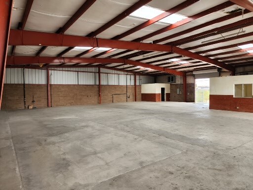 More Photos Of 4504 S Country Club Rd, Tucson Warehouse For Lease
