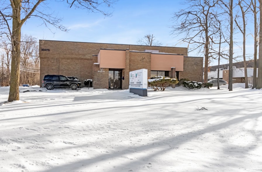 More Photos Of 23370 Commerce Dr, Farmington Hills Light Manufacturing For Lease