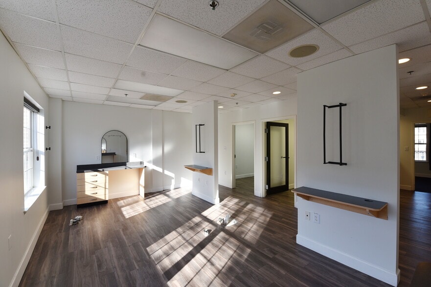 More Photos Of 13895 Hedgewood Dr, Woodbridge Medical For Sale
