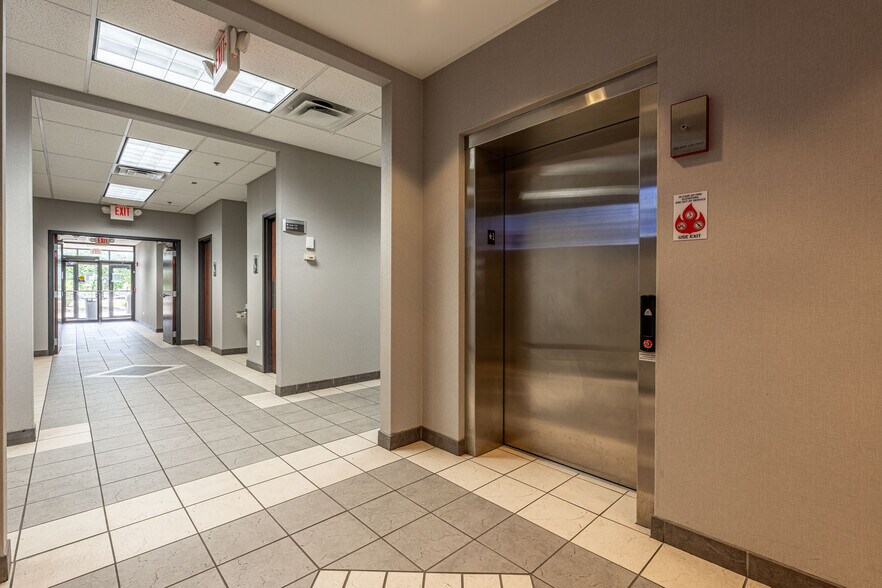 More Photos Of 1750 N Randall Rd, Elgin Medical For Lease