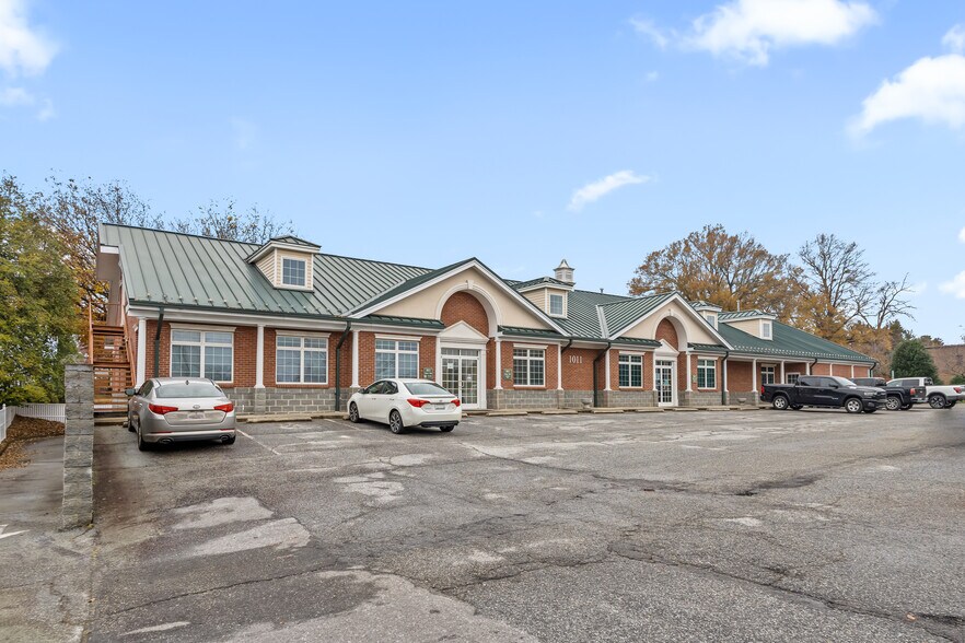 More Photos Of 1011 Lindsay St, High Point Medical For Sale