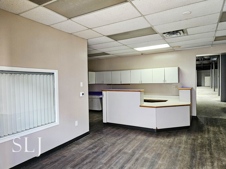 More Photos Of 1100 S Akard St, Dallas Flex For Lease