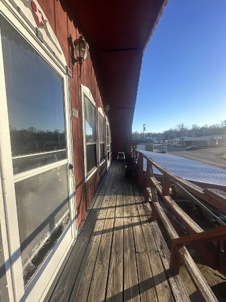 More Photos Of 304 Main St, Red Boiling Springs Industrial For Sale