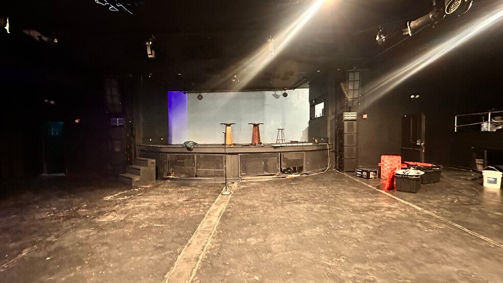 More Photos Of 361 Metropolitan Ave, Brooklyn General Retail For Lease