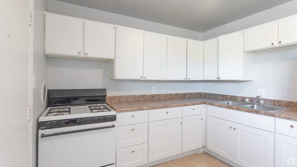 More Photos Of 1625 W Pembroke Ave, Hampton Apartments For Sale