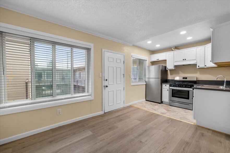 More Photos Of 10720 Burin Ave, Lennox Apartments For Sale