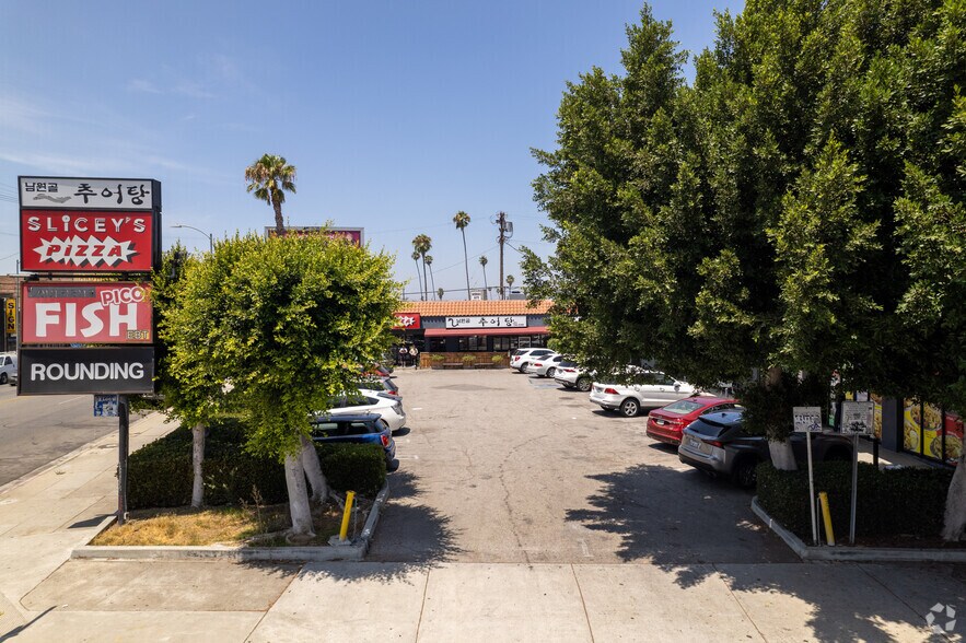 More Photos Of 3601-3607 W Pico Blvd, Los Angeles Bar For Sale