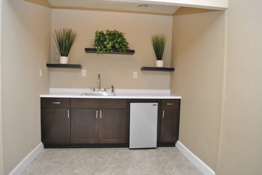 More Photos Of 5710 4th St N, Saint Petersburg Office Residential For Sale