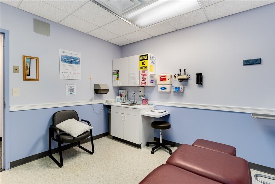More Photos Of 207 Stage Rd, Hampstead Medical For Lease