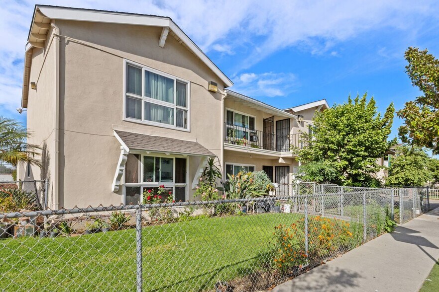 More Photos Of 637 N Anna Dr, Anaheim Apartments For Sale