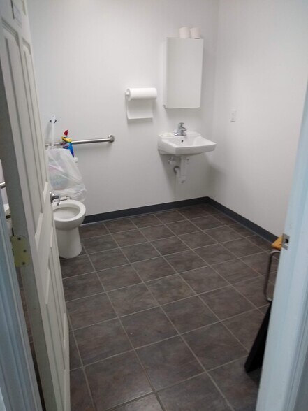 More Photos Of 755 Route 46, Parsippany Freestanding For Lease