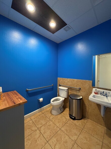 More Photos Of 20008 Champion Forest Dr, Spring Medical For Lease