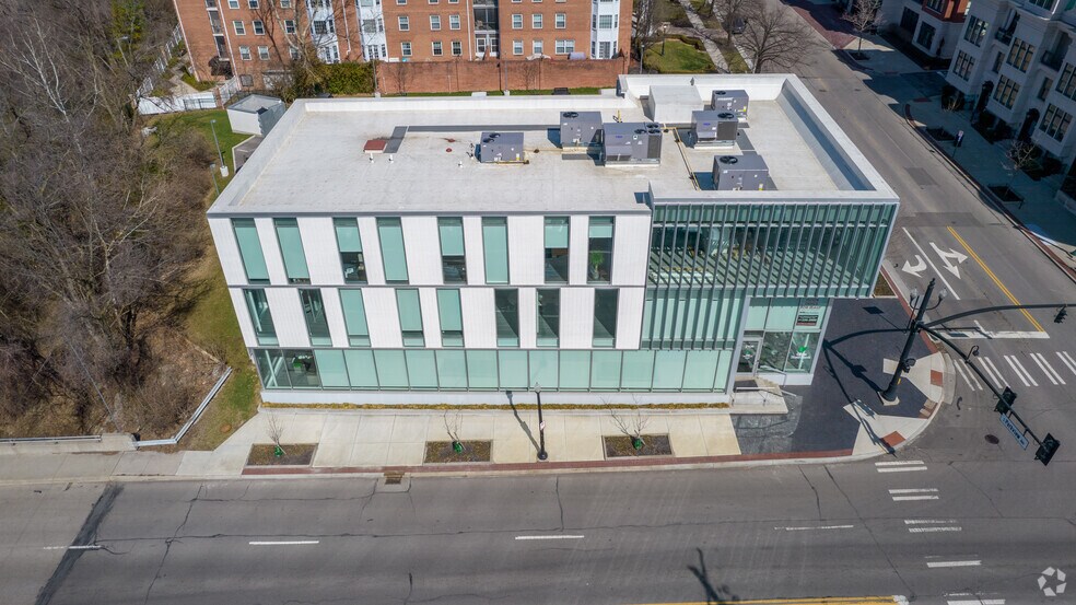 More Photos Of 2106 E Main St, Bexley Office For Lease