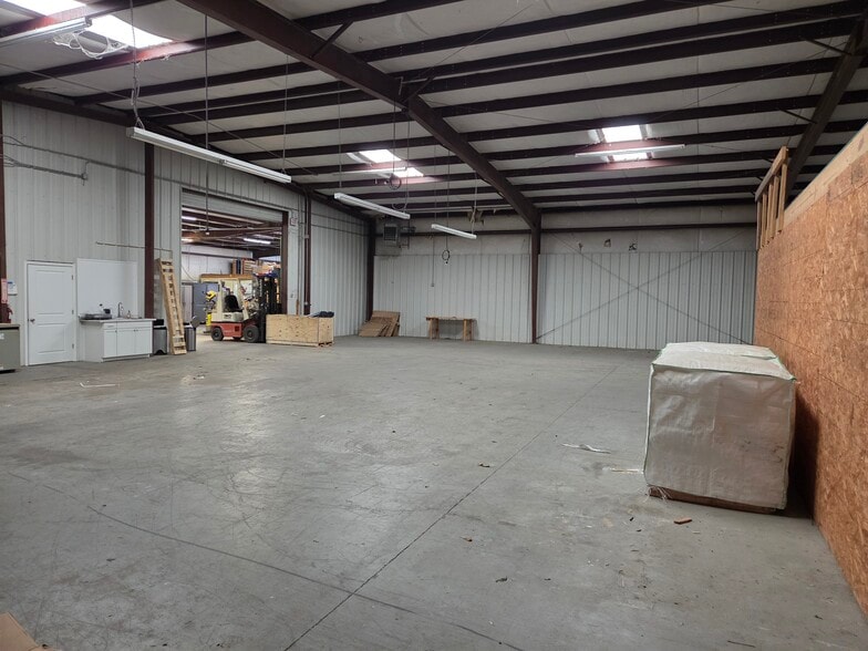 More Photos Of 3795 Evans Rd, Cumming Warehouse For Lease