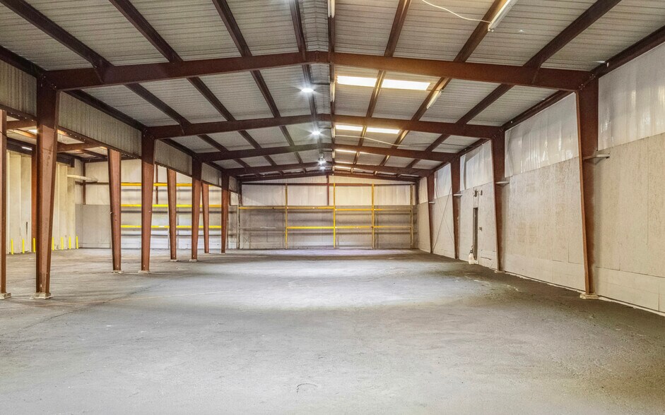 More Photos Of 6900 Woolworth Rd, Shreveport Warehouse For Sale