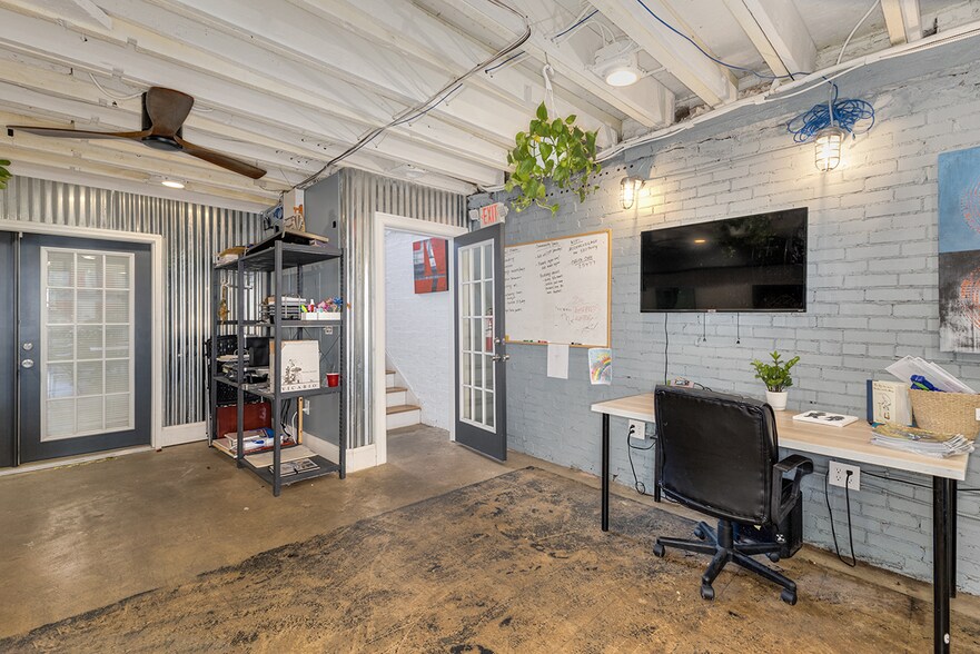 More Photos Of 582 Perry Ave, Greenville Storefront Retail Office For Lease