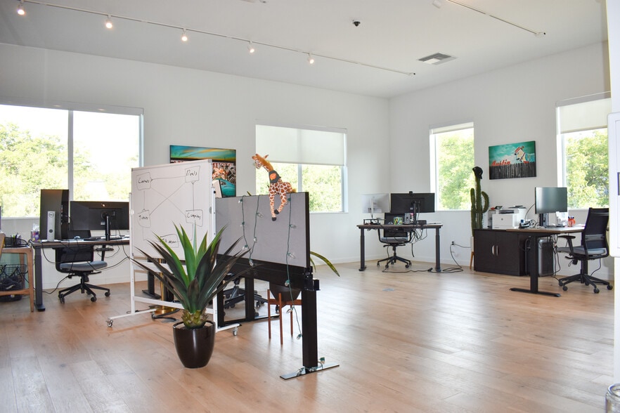 More Photos Of 1632 S 1st St, Austin Office For Lease