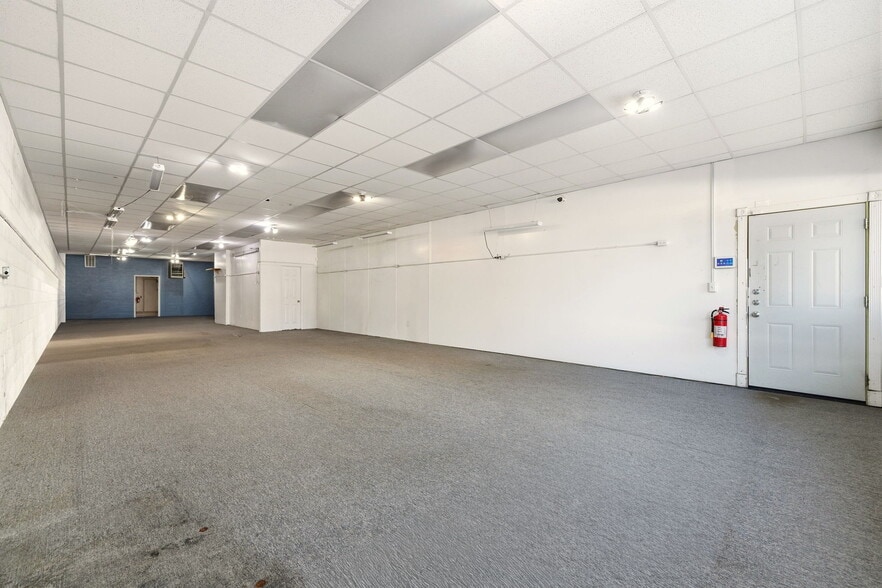 More Photos Of 605 W Baltimore St, Wilmington Storefront For Sale