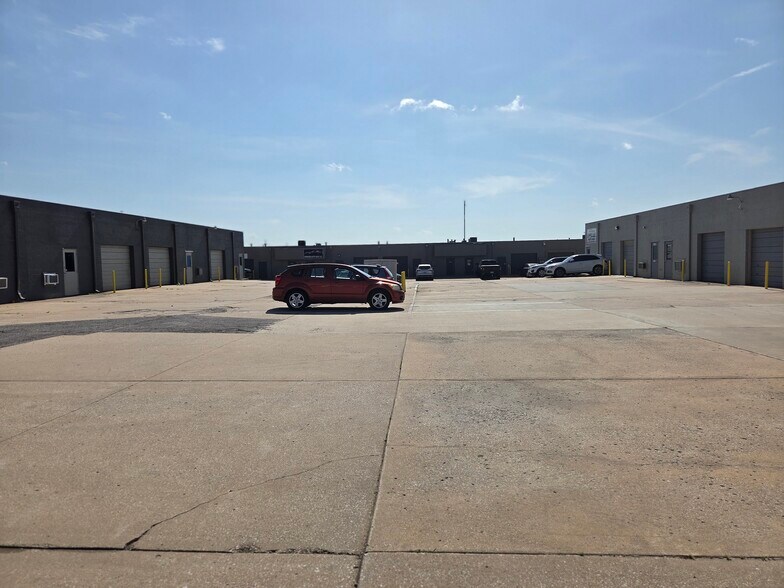 More Photos Of 9714-9748 E 55th Pl, Tulsa Light Manufacturing For Lease