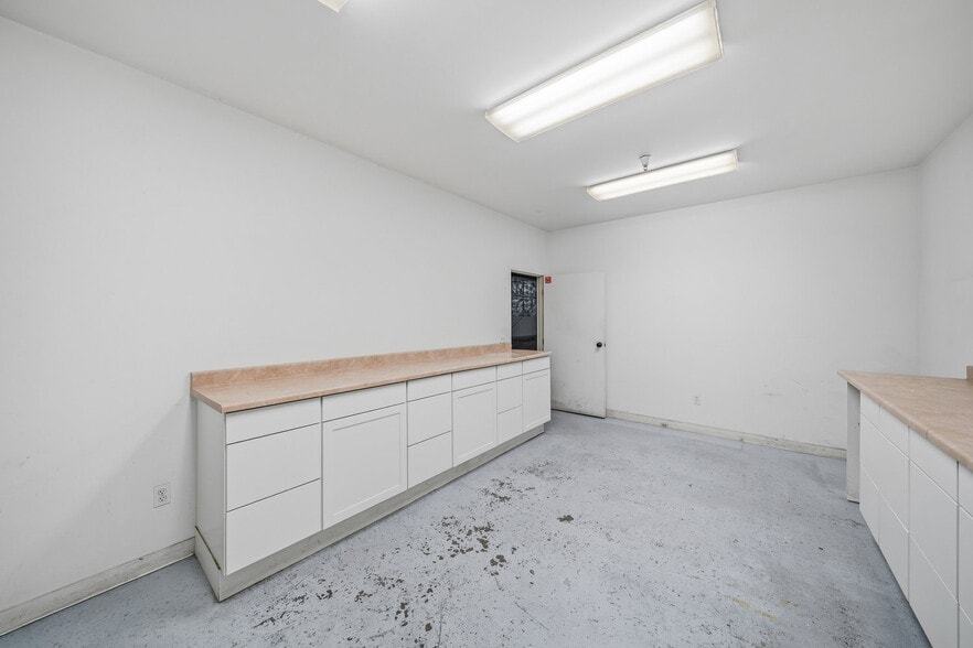 More Photos Of 3230 Riverside Ave, Paso Robles Manufacturing For Lease