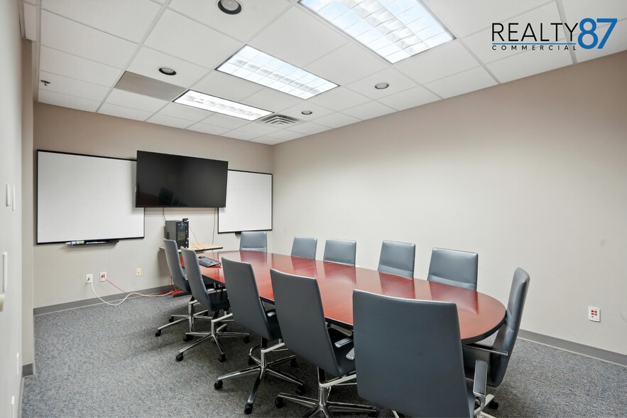 More Photos Of 4050 River Center Ct NE, Cedar Rapids Office For Lease