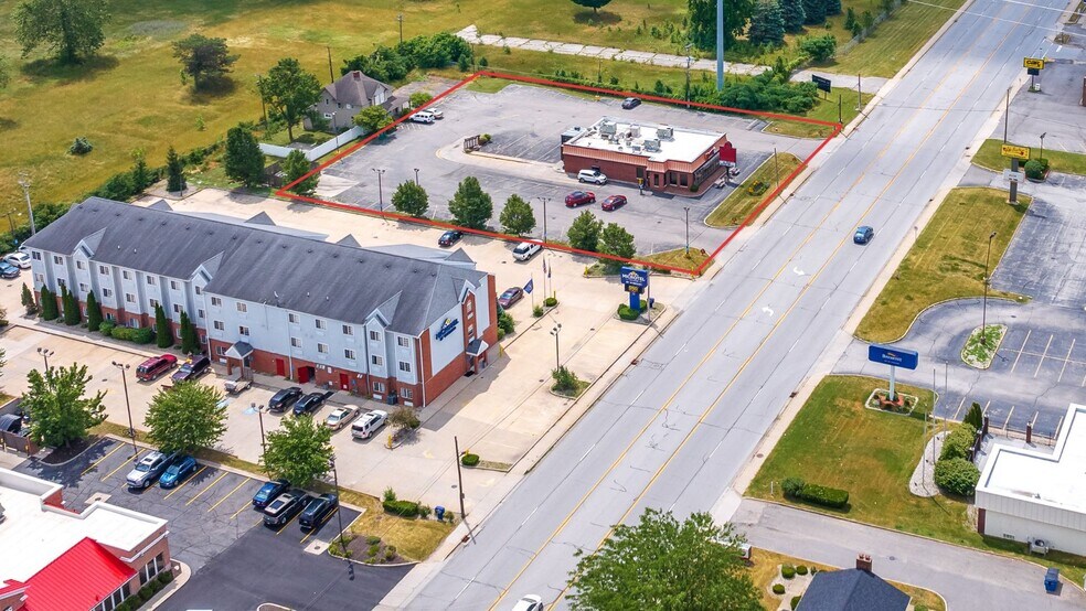 Primary Photo Of 320 Dixie Way, South Bend Fast Food For Sale
