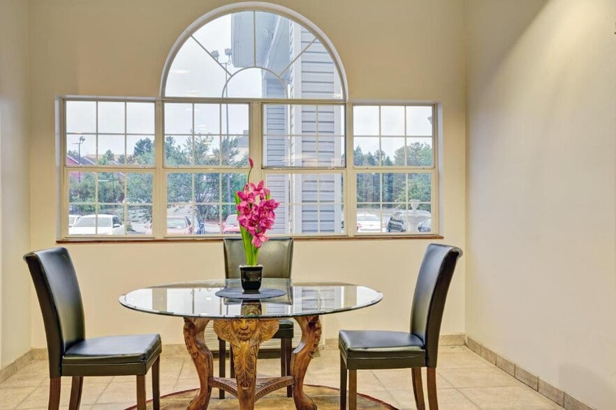 More Photos Of 6690 Shannon Pky, Union City Hotel For Sale