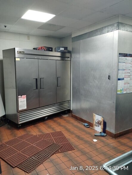 More Photos Of 24363 Southland Dr, Hayward Restaurant For Lease