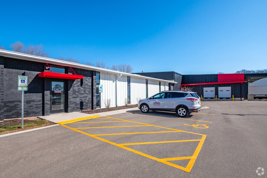 More Photos Of 2919 Packers Ave, Madison Warehouse For Lease