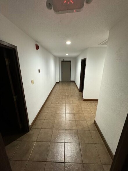 More Photos Of 1103 E Maguire Rd, Noble Light Manufacturing For Sale