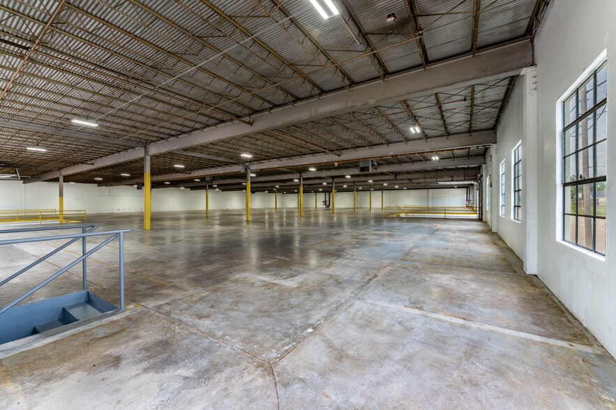 More Photos Of 2802 Canal St, Houston Warehouse For Lease