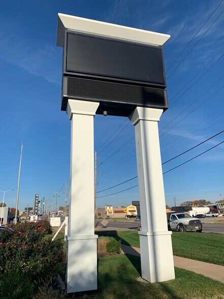 More Photos Of 5721 S Lindbergh Blvd, Saint Louis Bank For Lease