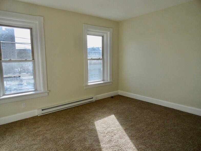 More Photos Of 82 Water St, Torrington Apartments For Lease