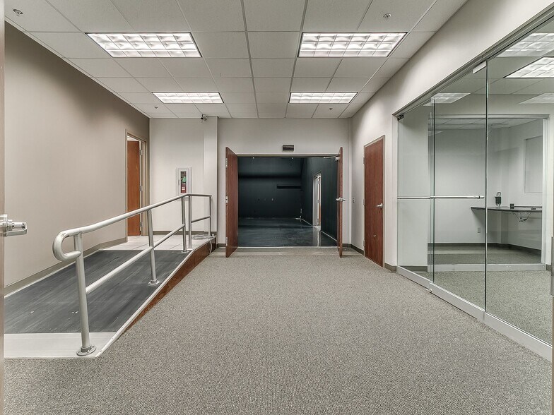 More Photos Of 9802 N Morgan Rd, Yukon Office For Sale