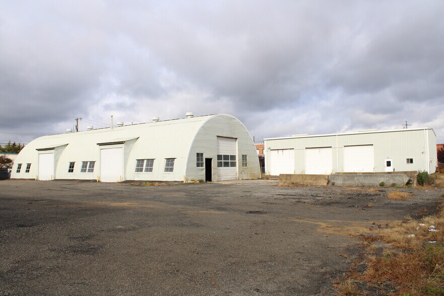 More Photos Of 1701-1705 Roseneath Rd, Richmond Warehouse For Lease