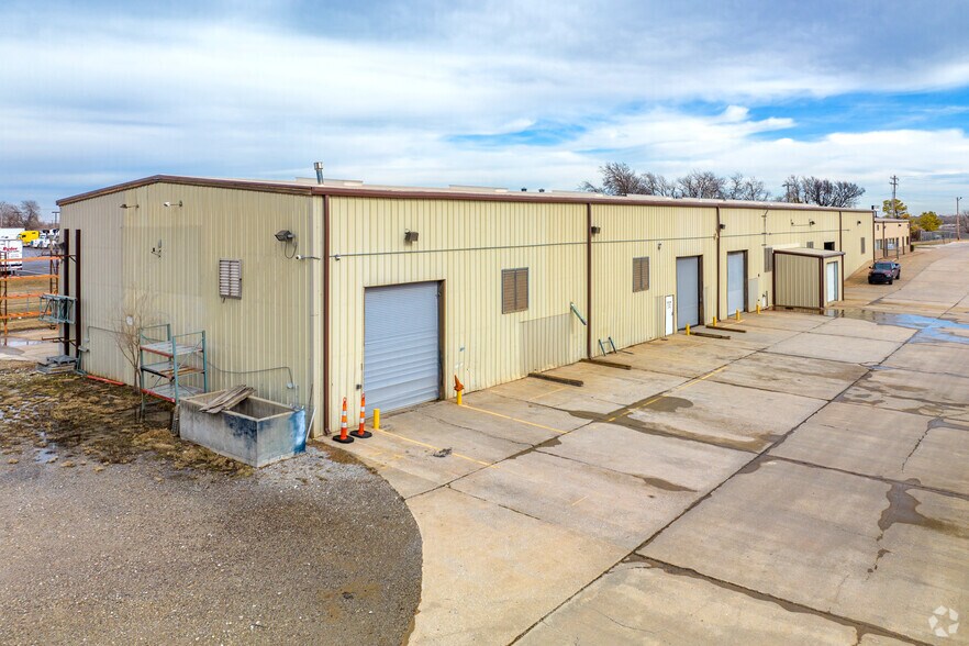 More Photos Of 5353 S Hattie Ave, Oklahoma City Warehouse For Lease