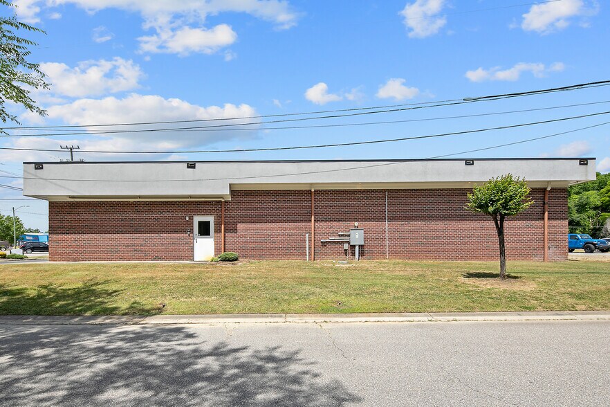 More Photos Of 1409 Clinton Rd, Fayetteville Storefront Retail Office For Lease