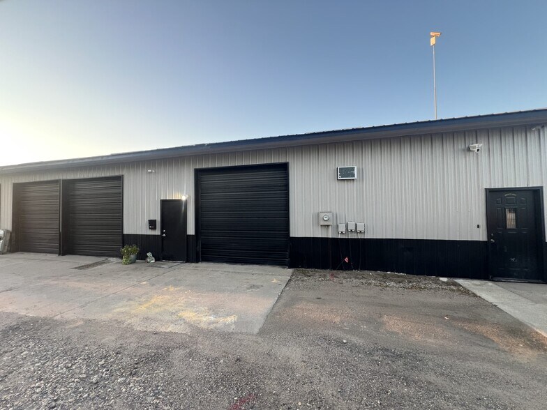 Primary Photo Of 1605 Highway 55 E, Buffalo Warehouse For Lease