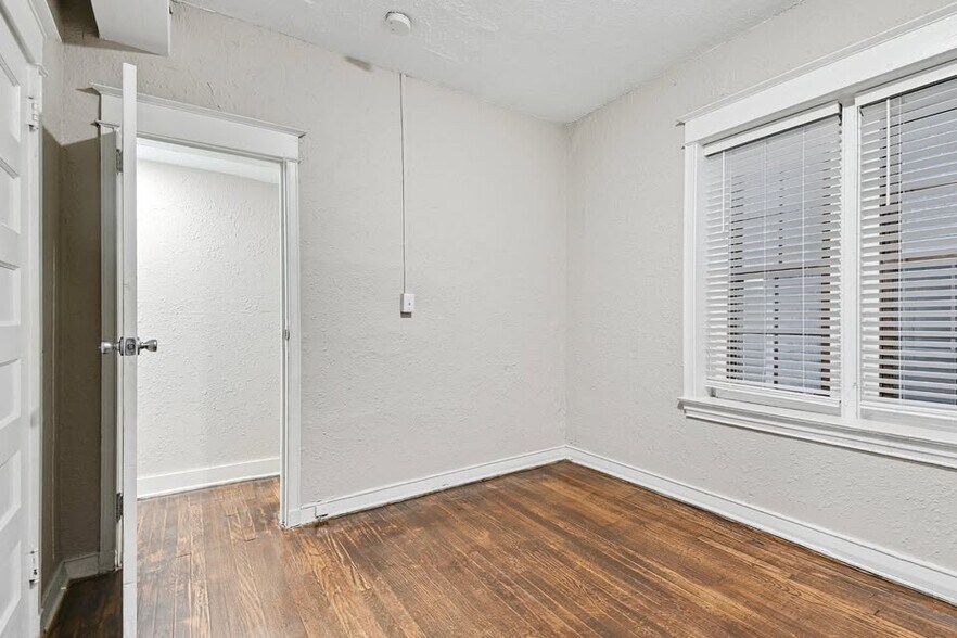 More Photos Of 1114 E Armour Blvd, Kansas City Apartments For Sale