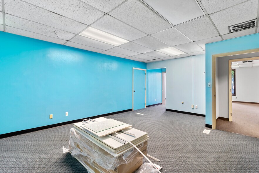 More Photos Of 279 N Main St, Kilmarnock General Retail For Sale