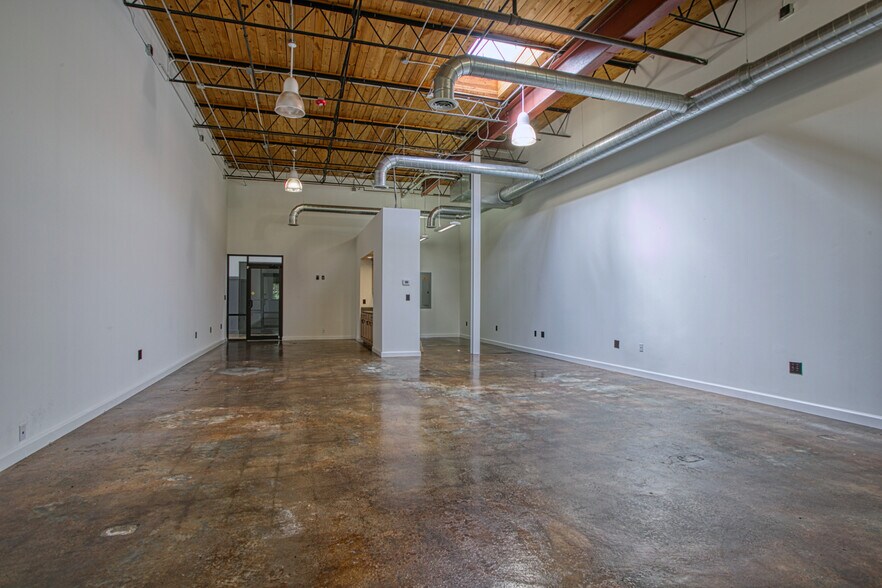 More Photos Of 5256 Peachtree Rd, Atlanta Loft Creative Space For Lease