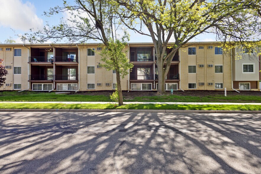 More Photos Of 144-224 Highland Ave, East Lansing Apartments For Sale