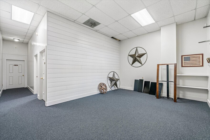 More Photos Of 102 E Moore Ave, Terrell Office For Sale