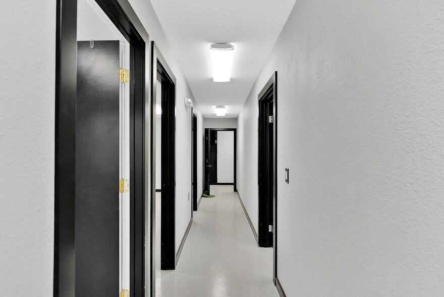 More Photos Of 11445 N Reed Rd, Hayden Warehouse For Lease