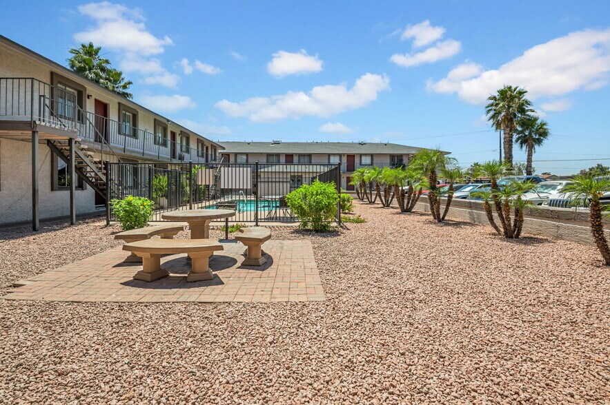 More Photos Of 3102 E Paradise Ln, Phoenix Apartments For Sale