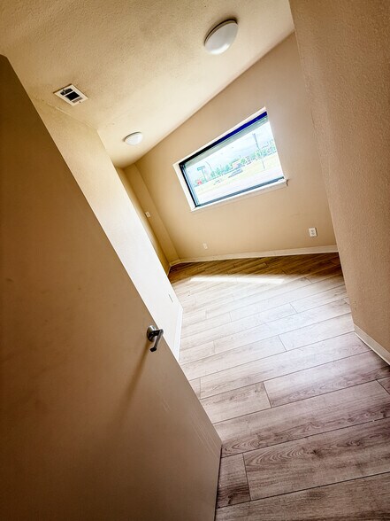 More Photos Of 216 Texas St, Cedar Hill Office For Lease