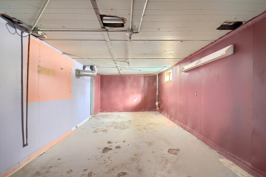 More Photos Of 2555 Sheridan Blvd, Edgewater Storefront Retail Office For Sale