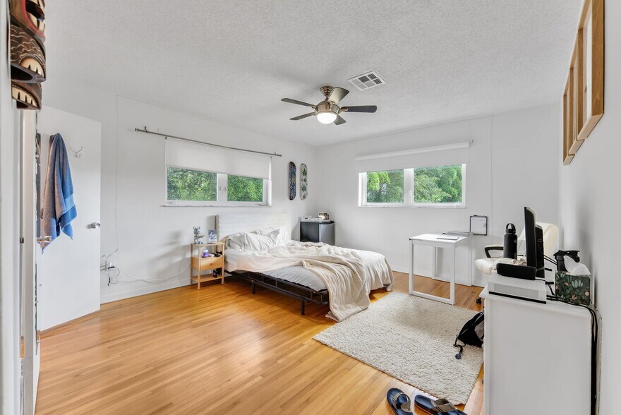 More Photos Of 4801 University Dr, Coral Gables Apartments For Sale